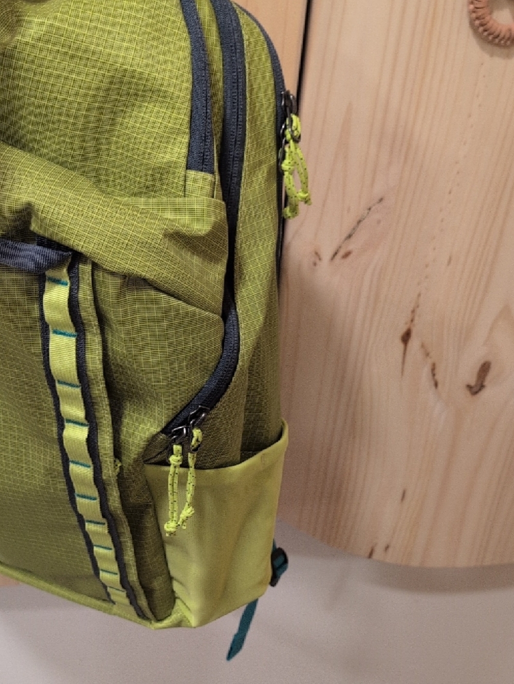 Patagonia Black Hole 32L Phosphorus/Green Backpack - Picture 4 of 6
